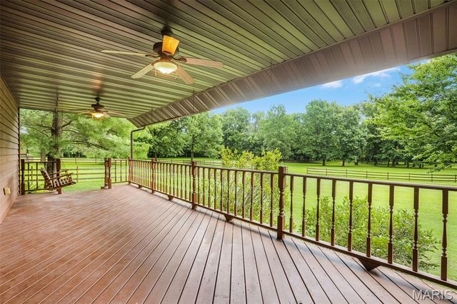 8825 Rosewood Hills Drive, Edwardsville, IL 62025