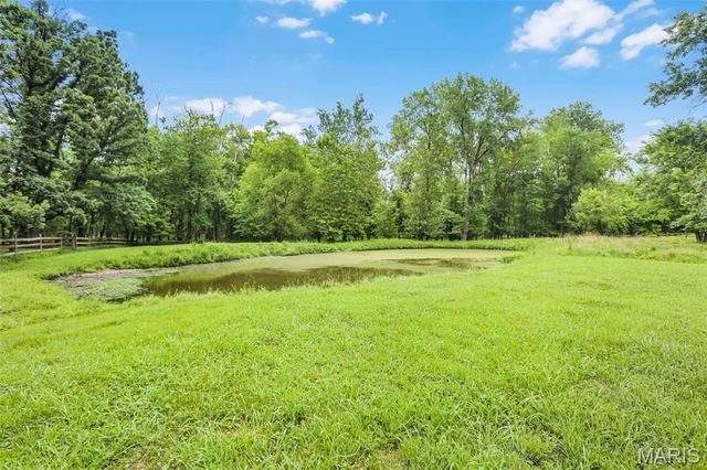 8825 Rosewood Hills Drive, Edwardsville, IL 62025