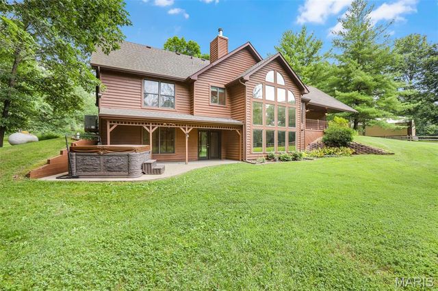 8825 Rosewood Hills Drive, Edwardsville, IL 62025