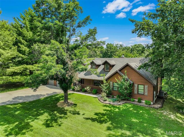 8825 Rosewood Hills Drive, Edwardsville, IL 62025