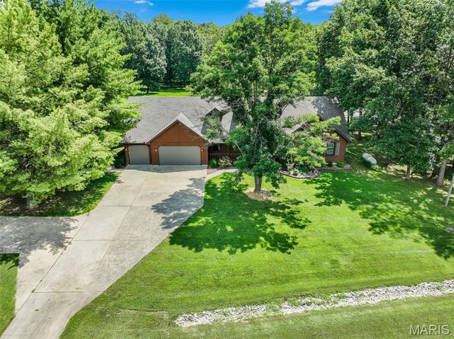8825 Rosewood Hills Drive, Edwardsville, IL 62025