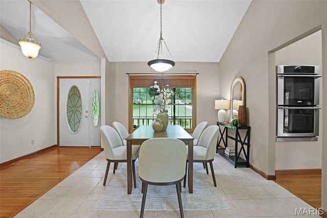 8825 Rosewood Hills Drive, Edwardsville, IL 62025
