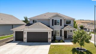 10389 W 17th Place, Kennewick, WA 99338