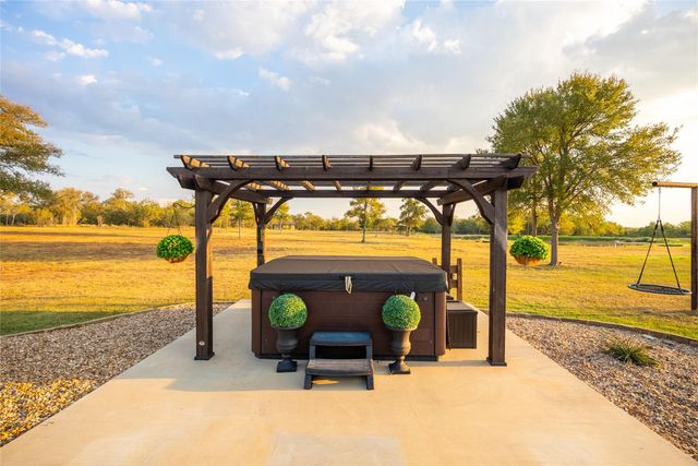 1000 Oil Field RD, Lockhart, TX 78644