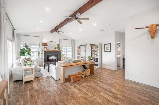 1000 Oil Field RD, Lockhart, TX 78644