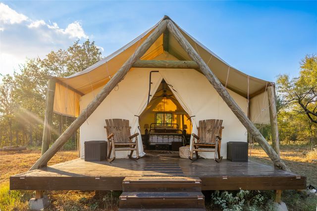 1000 Oil Field RD, Lockhart, TX 78644