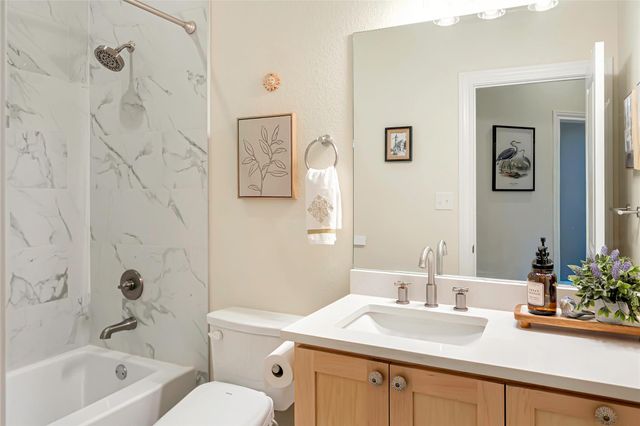 1000 Oil Field RD, Lockhart, TX 78644