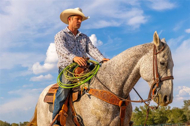 1000 Oil Field RD, Lockhart, TX 78644