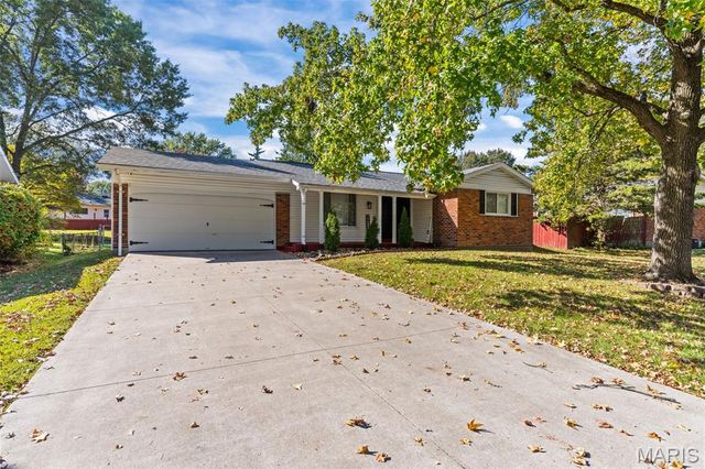 3045 Churchill Drive, Florissant, MO 63033