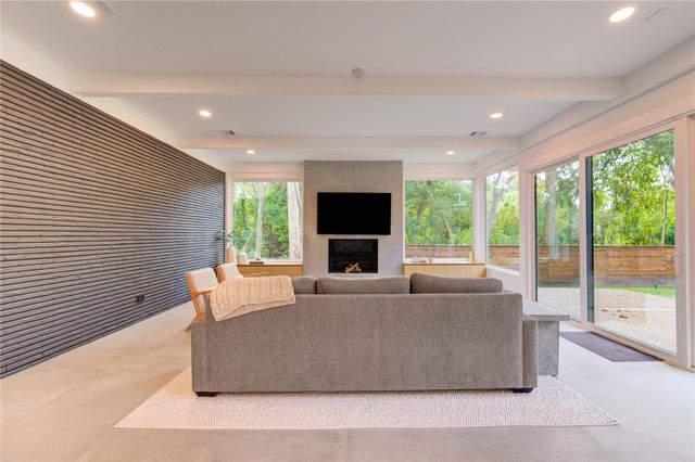 303 Isolde Drive, Houston, TX 77024