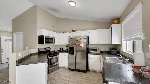 4609 Little Finch Lane, Las Vegas, NV 89115