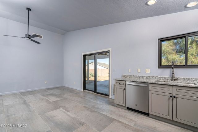 4240 W Gatekeeper Drive, Tucson, AZ 85741