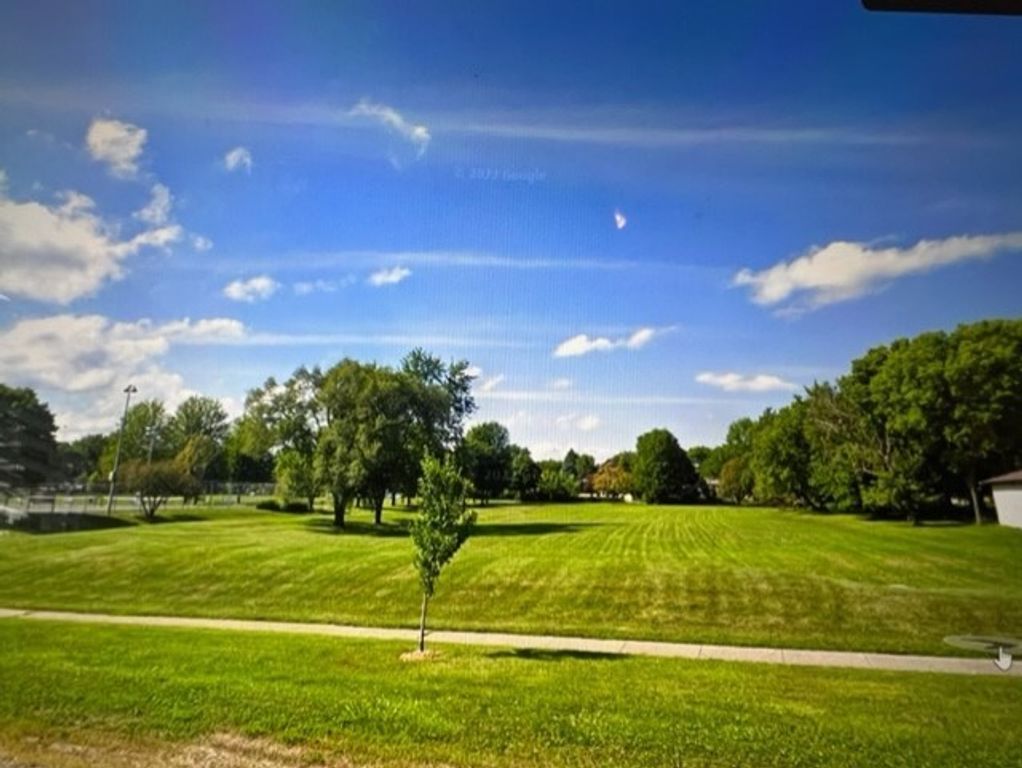 900 N Wolf Road, Mount Prospect, IL 60056 — exterior