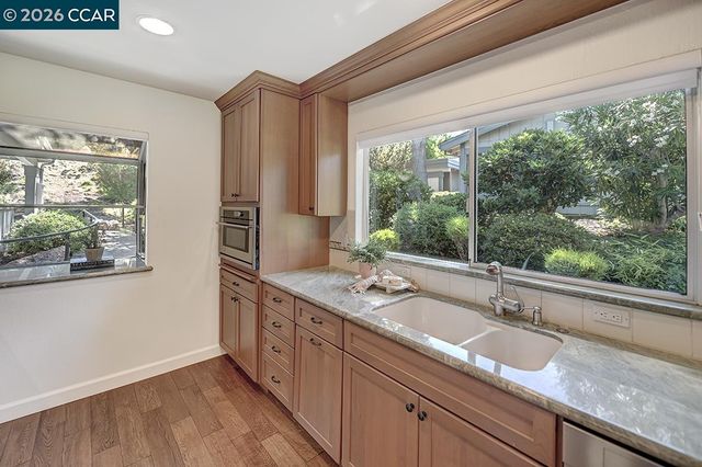997 Terra California Dr 1, Walnut Creek, CA 94595