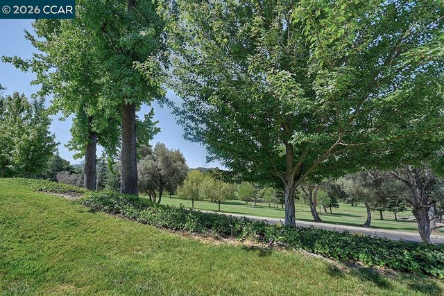 997 Terra California Dr 1, Walnut Creek, CA 94595