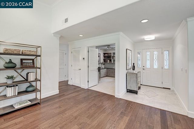 997 Terra California Dr 1, Walnut Creek, CA 94595