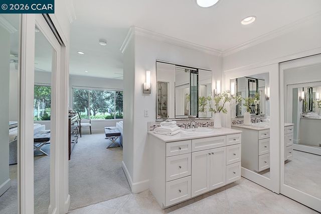 997 Terra California Dr 1, Walnut Creek, CA 94595