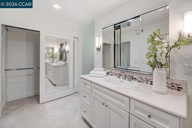 997 Terra California Dr 1, Walnut Creek, CA 94595