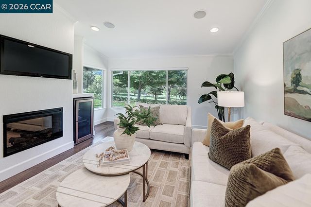 997 Terra California Dr 1, Walnut Creek, CA 94595