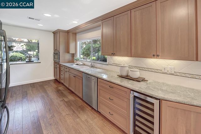 997 Terra California Dr 1, Walnut Creek, CA 94595