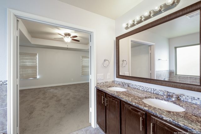 915 Oakwood Way, San Antonio, TX 78245