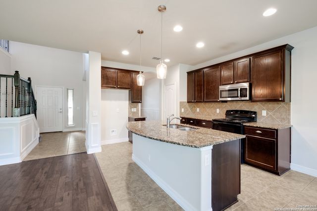 915 Oakwood Way, San Antonio, TX 78245