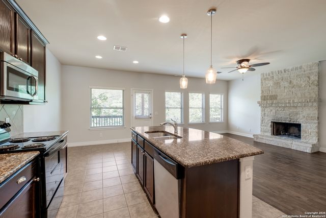 915 Oakwood Way, San Antonio, TX 78245