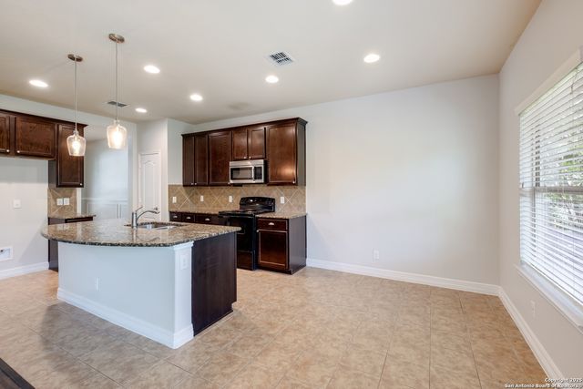 915 Oakwood Way, San Antonio, TX 78245