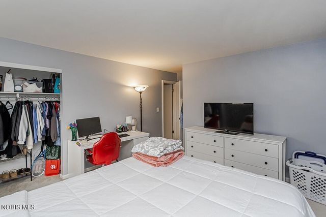 4243 W Bancroft Street, Apt 205w, Ottawa Hills, OH 43615