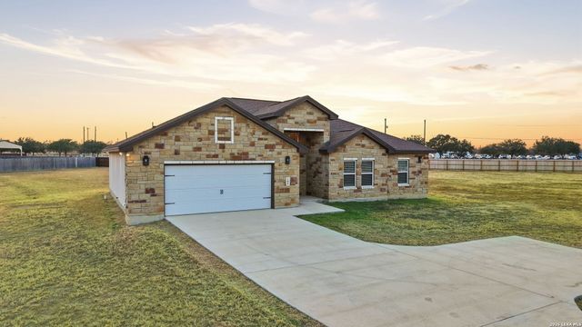100 W Short Meadow, Lytle, TX 78052