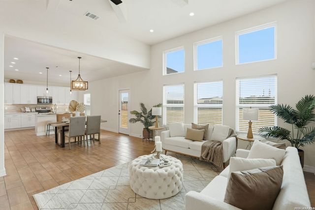 100 W Short Meadow, Lytle, TX 78052