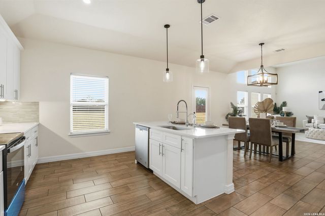 100 W Short Meadow, Lytle, TX 78052