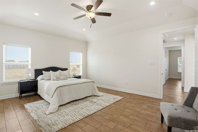 100 W Short Meadow, Lytle, TX 78052