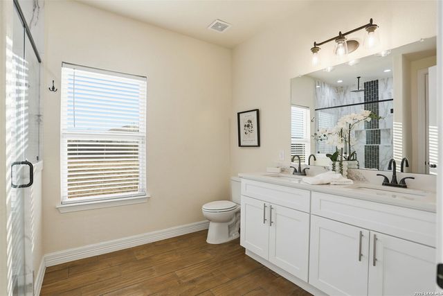 100 W Short Meadow, Lytle, TX 78052