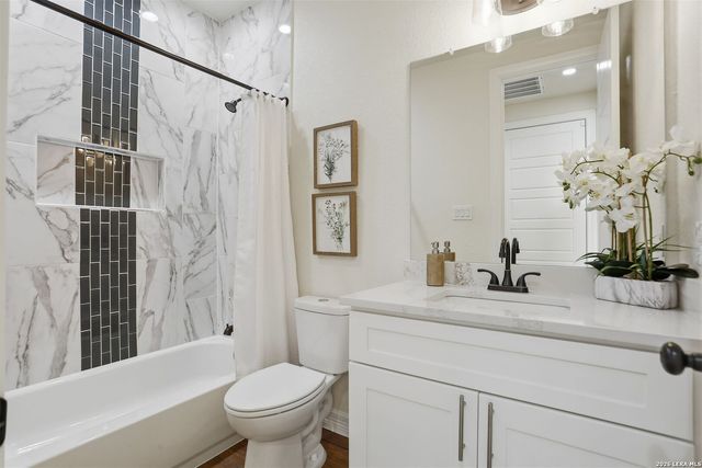 100 W Short Meadow, Lytle, TX 78052