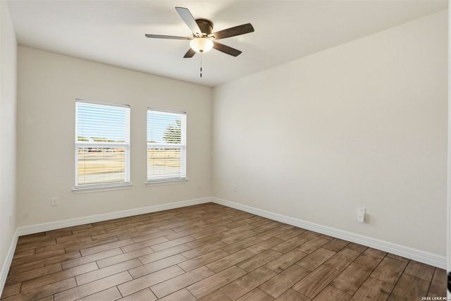 100 W Short Meadow, Lytle, TX 78052