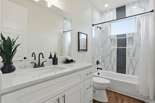 100 W Short Meadow, Lytle, TX 78052