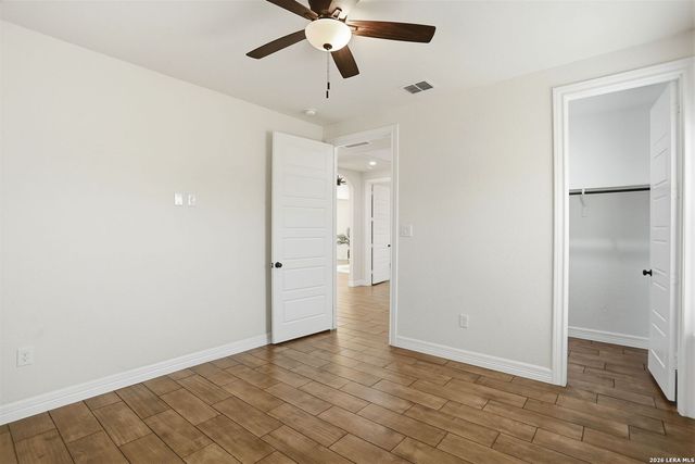 100 W Short Meadow, Lytle, TX 78052