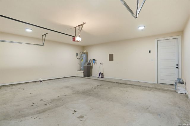 100 W Short Meadow, Lytle, TX 78052