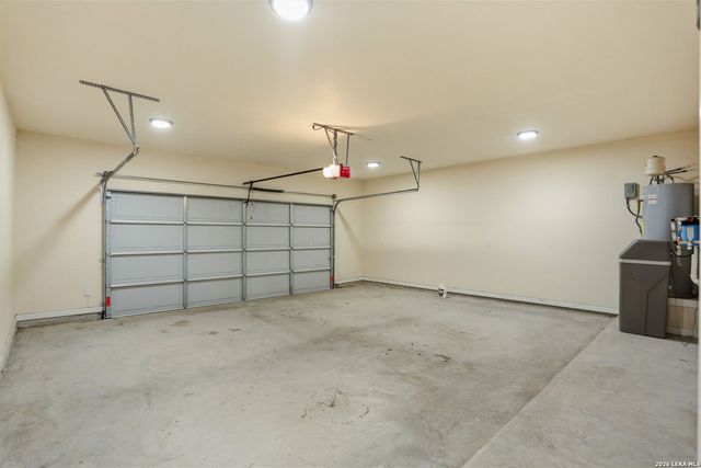 100 W Short Meadow, Lytle, TX 78052