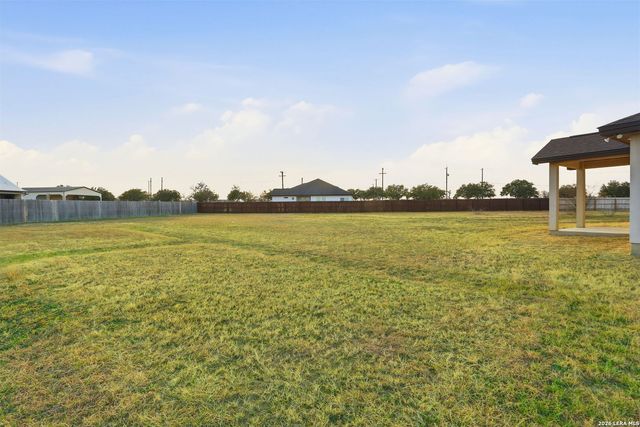 100 W Short Meadow, Lytle, TX 78052