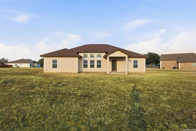 100 W Short Meadow, Lytle, TX 78052