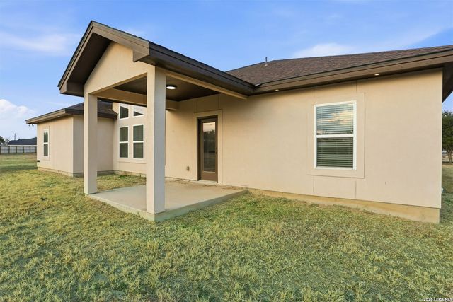 100 W Short Meadow, Lytle, TX 78052