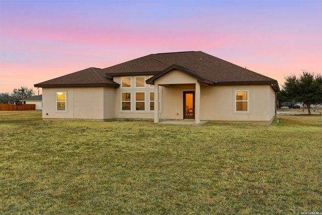 100 W Short Meadow, Lytle, TX 78052