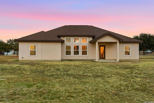 100 W Short Meadow, Lytle, TX 78052