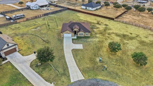 100 W Short Meadow, Lytle, TX 78052