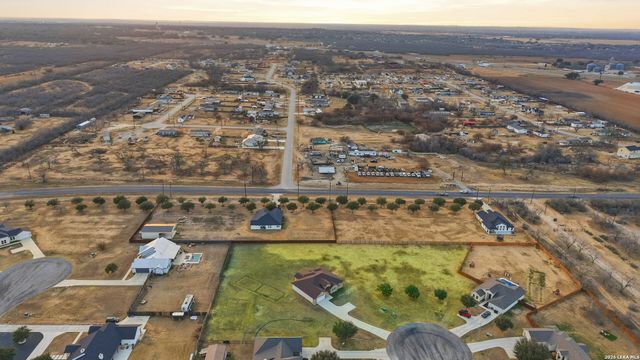 100 W Short Meadow, Lytle, TX 78052