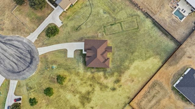 100 W Short Meadow, Lytle, TX 78052