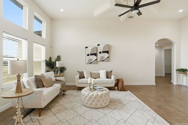 100 W Short Meadow, Lytle, TX 78052