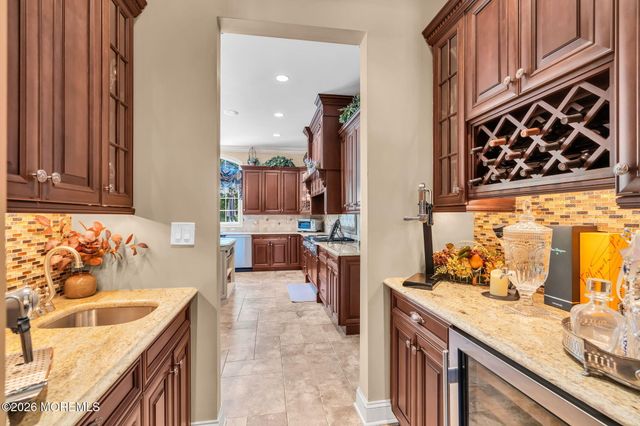 24 Embry Farm Road, Marlboro, NJ 07746